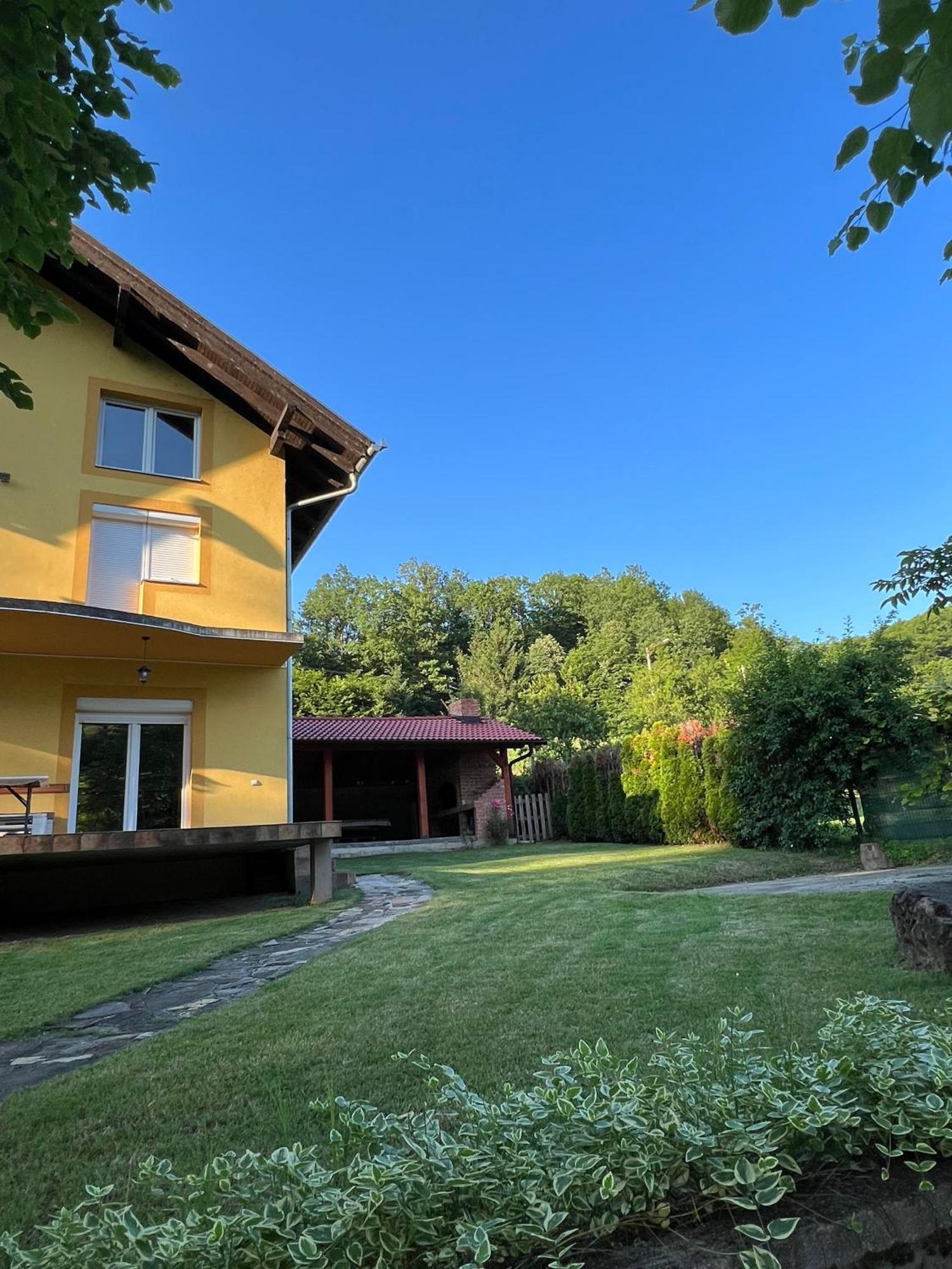 Holiday Homer Kuca Na Obali Vrbasa Banja Luka Exterior foto
