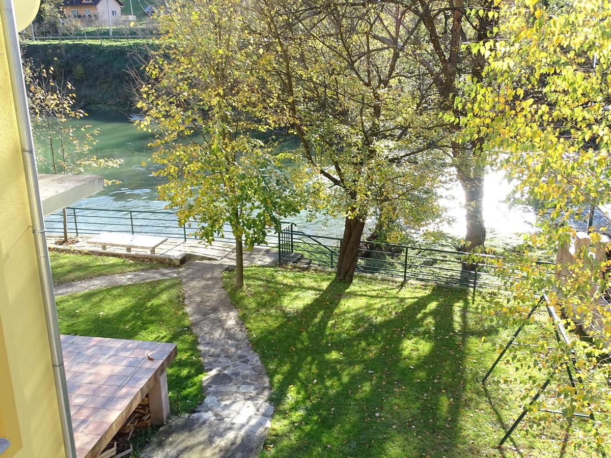 Holiday Homer Kuca Na Obali Vrbasa Banja Luka Exterior foto